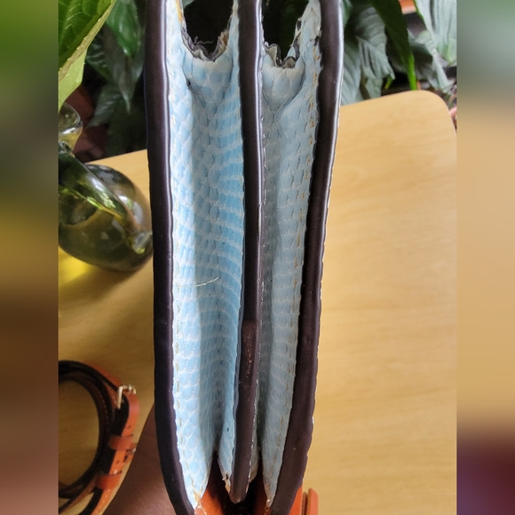 DOONEY & BOURKE Baby Blue Crossbody Bag. EUC. - Picture 7 of 13